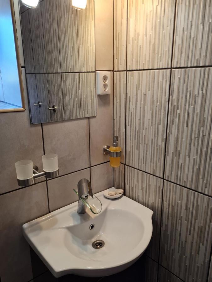 Anna Bella Apartman Gyula Buitenkant foto